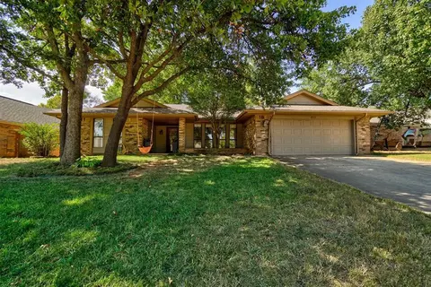 2513 Brookhaven Dr, Edmond, OK 73034
