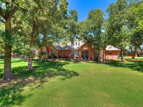 2105 Spirit Wood Ln, Edmond, OK 73025