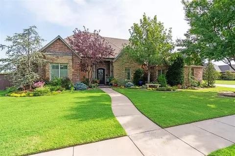 1505 NW Rain Tree Dr, Moore, OK 73160 photo 4