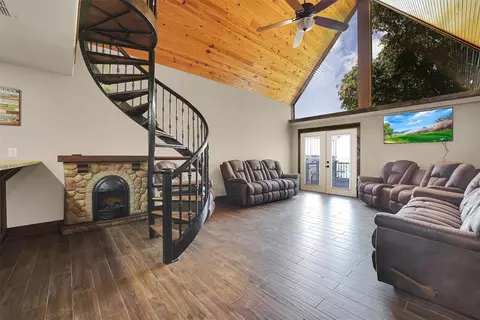 23 Hicks Mountain Rd, Lone Wolf, OK 73655