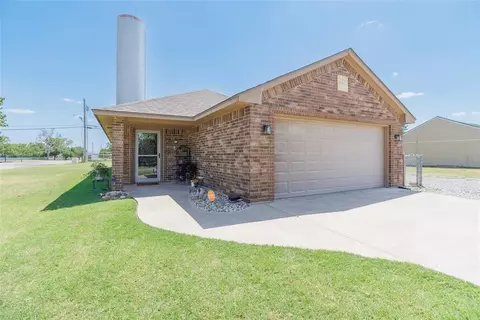 718 5th St, Elgin, OK 73538 photo 3