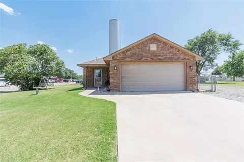 718 5th St, Elgin, OK 73538 photo 2