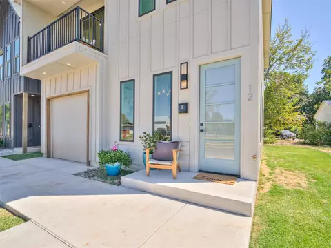 12 S Howard St, Edmond, OK 73003