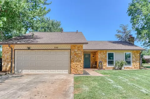 200 Pawnee Cir, Yukon, OK 73099