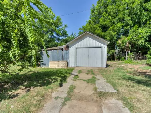 323 N Maple St, Crescent, OK 73028 photo 28