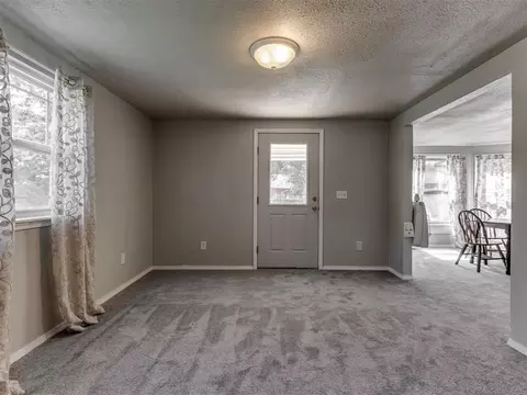 323 N Maple St, Crescent, OK 73028 photo 5