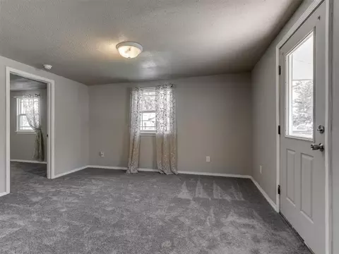 323 N Maple St, Crescent, OK 73028 photo 6
