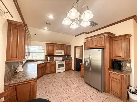 Kitchen - 1778 S Ruby Dr, Blanchard, OK 73010 photo 3 of 3
