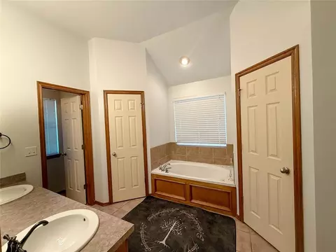 Bath - 1778 S Ruby Dr, Blanchard, OK 73010 photo 2 of 4