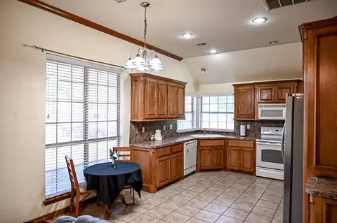Kitchen - 1778 S Ruby Dr, Blanchard, OK 73010 photo 2 of 3
