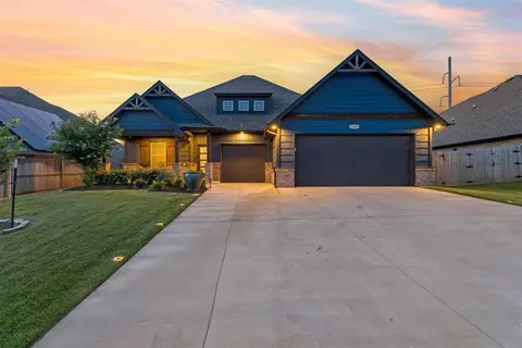 Exterior - 1309 Broadmoore Blvd, Moore, OK 73160 photo 11 of 16
