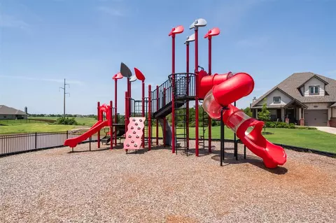 View/Area - 1309 Broadmoore Blvd, Moore, OK 73160 photo 2 of 3