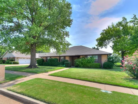 1704 Magnolia Ln, Edmond, OK 73013