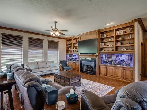 921 Hannah Dr, Tuttle, OK 73089 photo 6