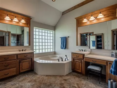 921 Hannah Dr, Tuttle, OK 73089 photo 18