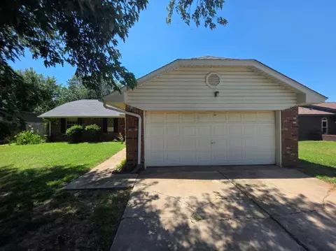 806 Ranchoak Dr, Yukon, OK 73099 photo 2