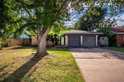 1121 Harrington Dr, Moore, OK 73160