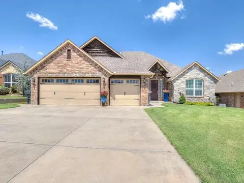 10841 Sara Ct, Midwest City, OK 73130