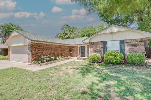733 Park Dr, Yukon, OK 73099