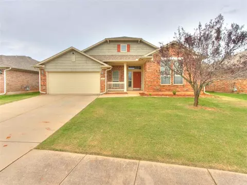 320 White Oaks Dr, Norman, OK 73071