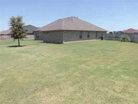 Exterior - 2921 Stephanie Ln, Altus, OK 73521 photo 9 of 14