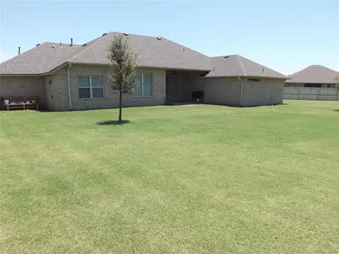 Exterior - 2921 Stephanie Ln, Altus, OK 73521 photo 12 of 14