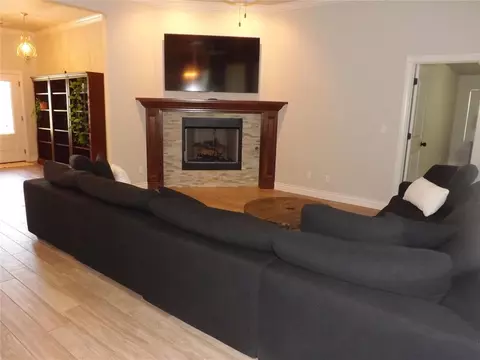Living - 2921 Stephanie Ln, Altus, OK 73521 photo 2 of 2