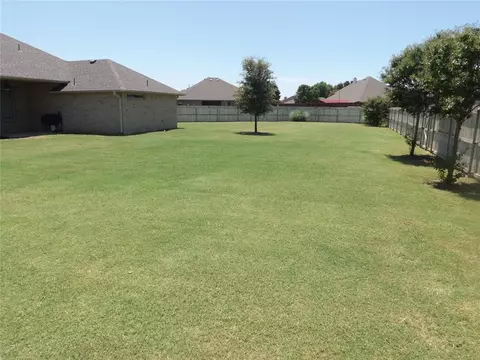 Exterior - 2921 Stephanie Ln, Altus, OK 73521 photo 13 of 14