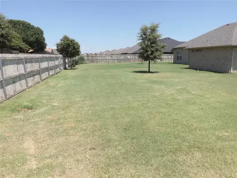 Exterior - 2921 Stephanie Ln, Altus, OK 73521 photo 10 of 14