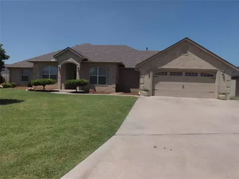Exterior - 2921 Stephanie Ln, Altus, OK 73521 photo 6 of 14