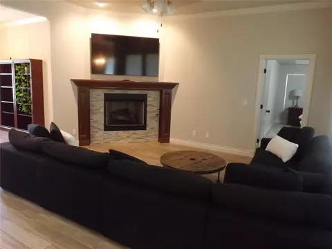 Living - 2921 Stephanie Ln, Altus, OK 73521 photo 1 of 2