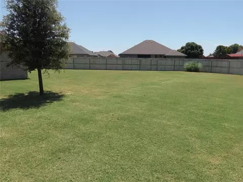 Exterior - 2921 Stephanie Ln, Altus, OK 73521 photo 8 of 14