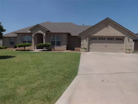 Exterior - 2921 Stephanie Ln, Altus, OK 73521 photo 4 of 14