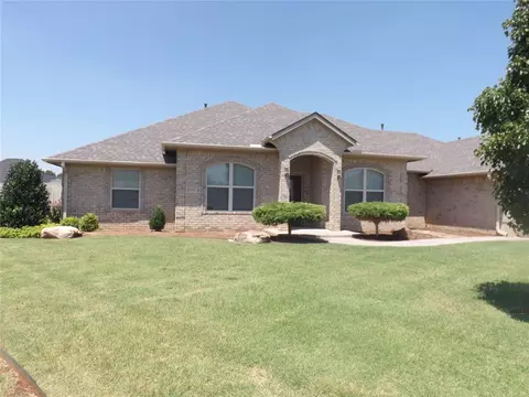 Exterior - 2921 Stephanie Ln, Altus, OK 73521 photo 2 of 14