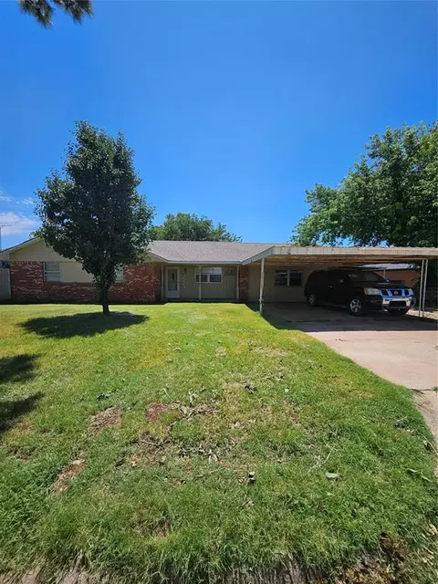 204 Elaine Ave, Foss, OK 73647