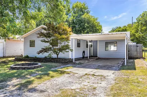 412 N 8th St, Noble, OK 73068