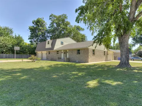 531 S Berry Rd, Norman, OK 73069