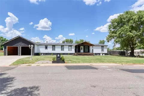 1317 W 8th St, Elk City, OK 73644