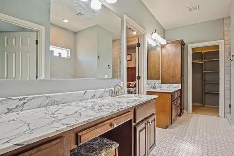 Bath - 4491 Carson Trl, Guthrie, OK 73044 photo 3 of 6