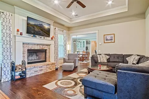Living - 4491 Carson Trl, Guthrie, OK 73044 photo 4 of 5