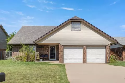 1121 Cavalier St, Moore, OK 73160