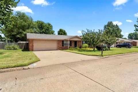 1316 N Lark St, Weatherford, OK 73096