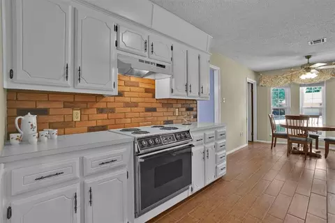 801 Cambridge Dr, Altus, OK 73521 photo 12
