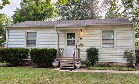 901 Sandra Dr, Midwest City, OK 73110