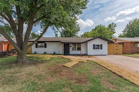 832 NW 23 St, Moore, OK 73160