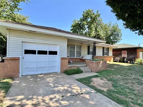 2116 W Minnesota Ave, Chickasha, OK 73018