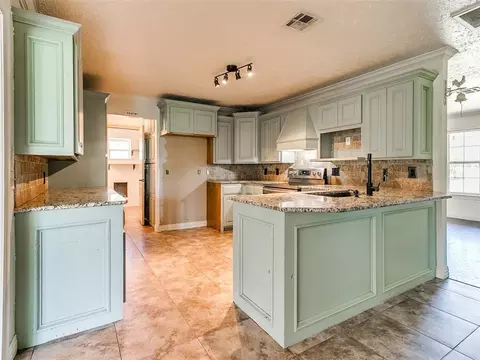 Kitchen - 105123 S South Highway 102 Hwy, Mcloud, OK 74851 photo 2 of 7