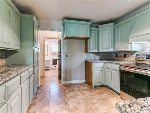 Kitchen - 105123 S South Highway 102 Hwy, Mcloud, OK 74851 photo 4 of 7