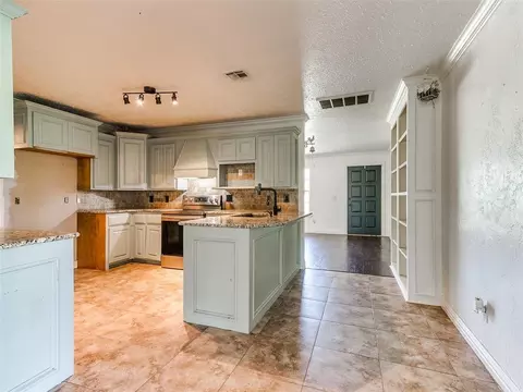 Kitchen - 105123 S South Highway 102 Hwy, Mcloud, OK 74851 photo 1 of 7