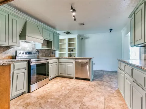Kitchen - 105123 S South Highway 102 Hwy, Mcloud, OK 74851 photo 5 of 7